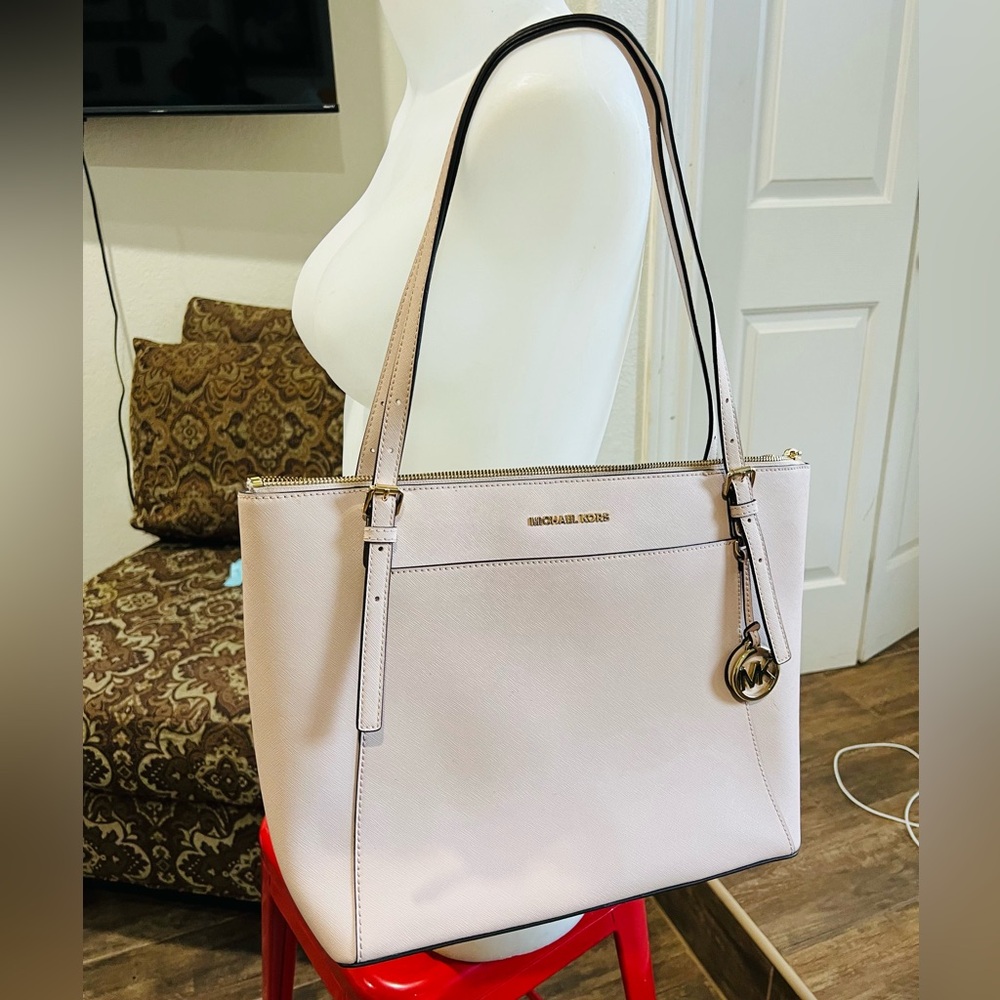 Michael Kors JETSET EW TZ TOTE Light Pink color